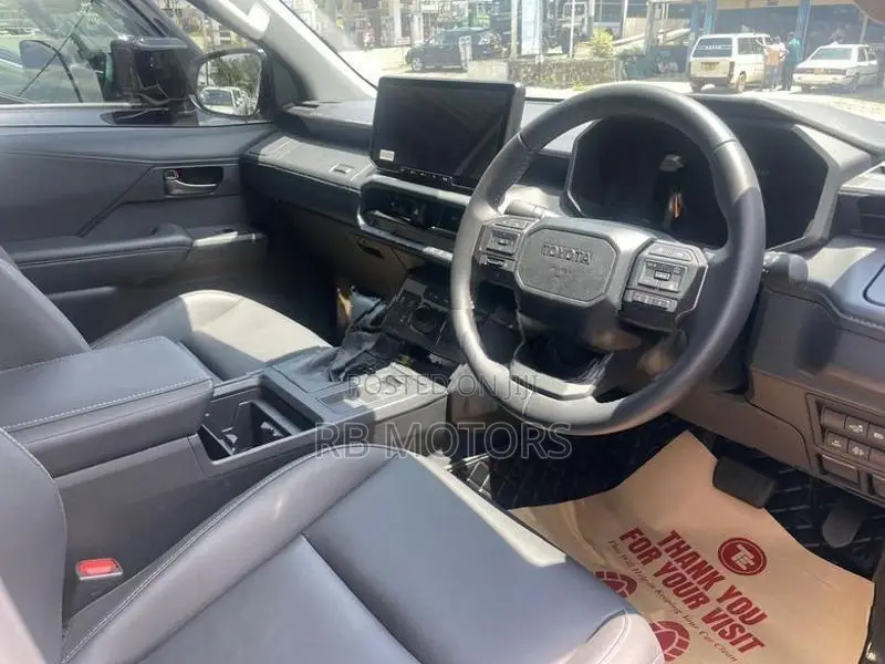 Toyota Hilux Travo Overland Plus 2025