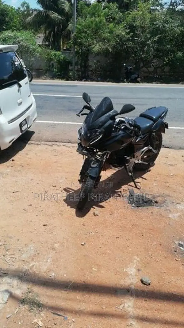 Bajaj Pulsar 220F vo2485 2010