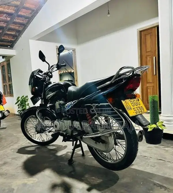 Bajaj CT100 2018