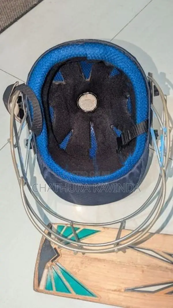 Cricket Bat With Helmet