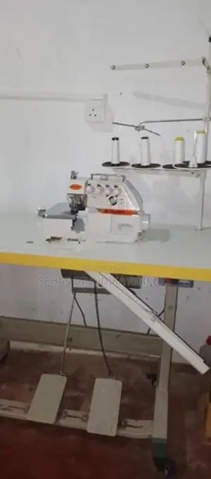 ඕලොක් රෙදි මහන යන්ත්‍රයක්