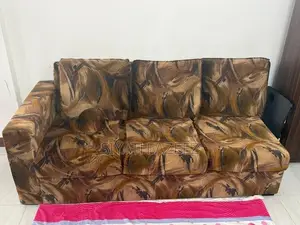3 Seater Sofa With 2 Humpties