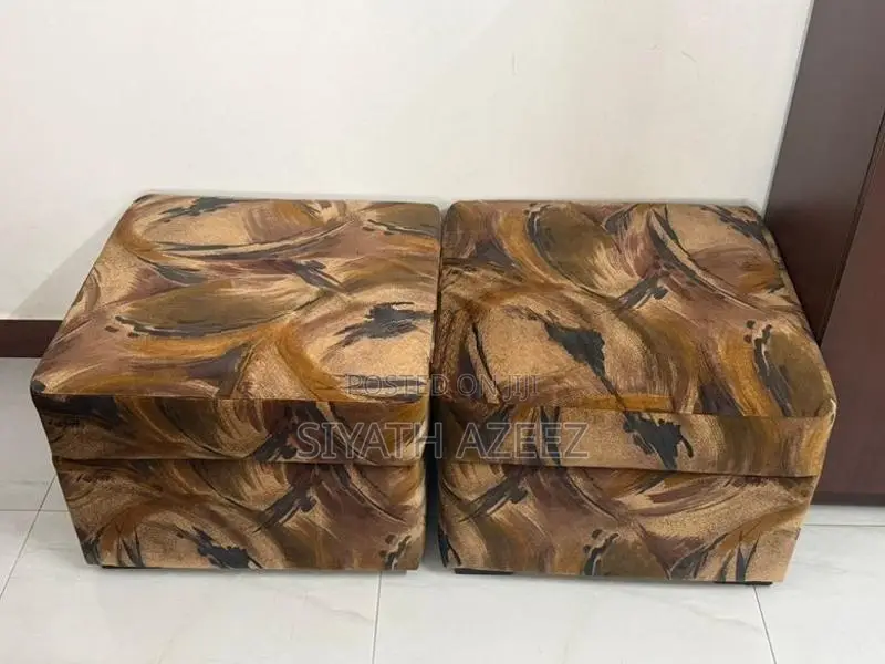 3 Seater Sofa With 2 Humpties