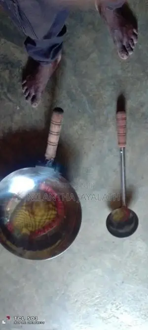 රඉස් ලිපි සමඟ පෑන්