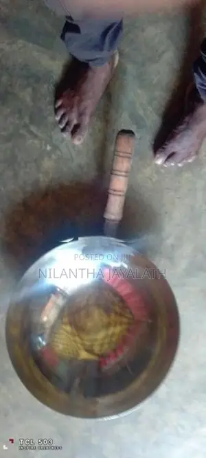 රඉස් ලිපි සමඟ පෑන්