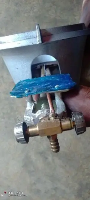 රඉස් ලිපි සමඟ පෑන්