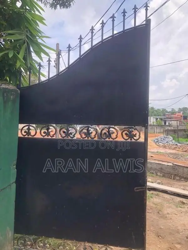 Two Side Gates