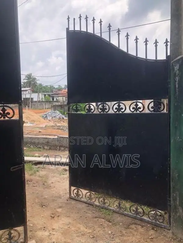 Two Side Gates