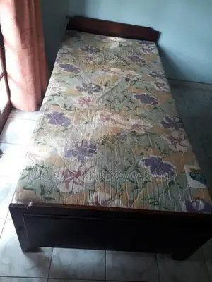කොස් ලි 6×3 ඇදක් සහ මෙටිටය