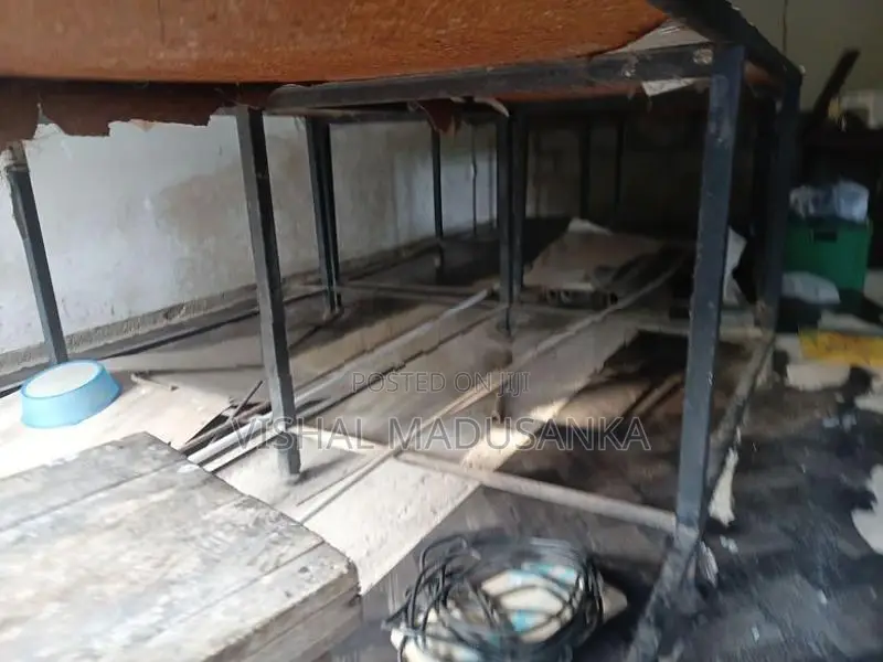 ගාමන්ට් එකකට රෙදි කපන මේසය