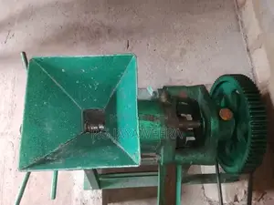 Oil Expeller තෙල් හිදින මැශිම