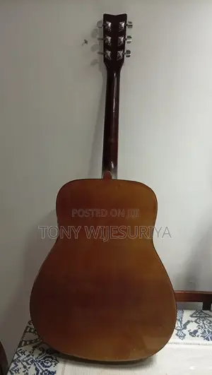 Acoustic Guitar + Case