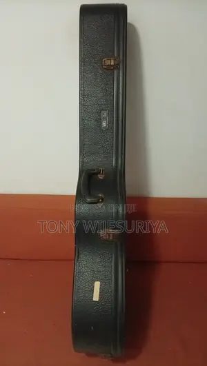 Acoustic Guitar + Case
