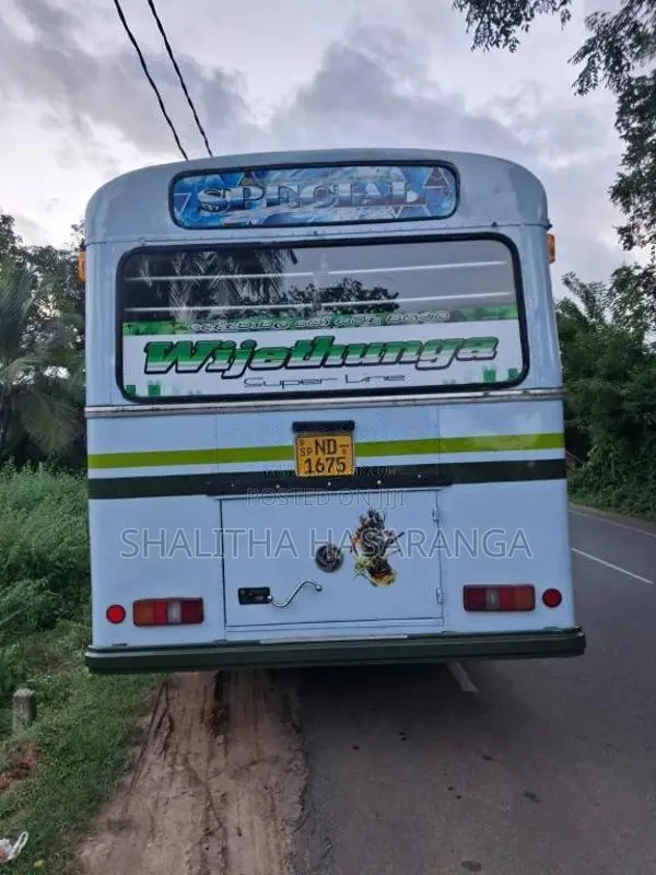 Ashok-Leyland Viking 2010 Bus (Used)