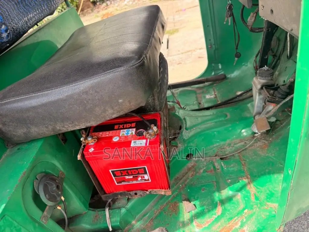 Bajaj 4 Stroke 2010 Three Wheel (Used)
