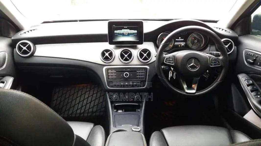 Mercedes-Benz GLA200 2017 SUV (Used)