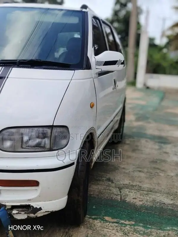 Nissan Serena 1993 Van (Used)