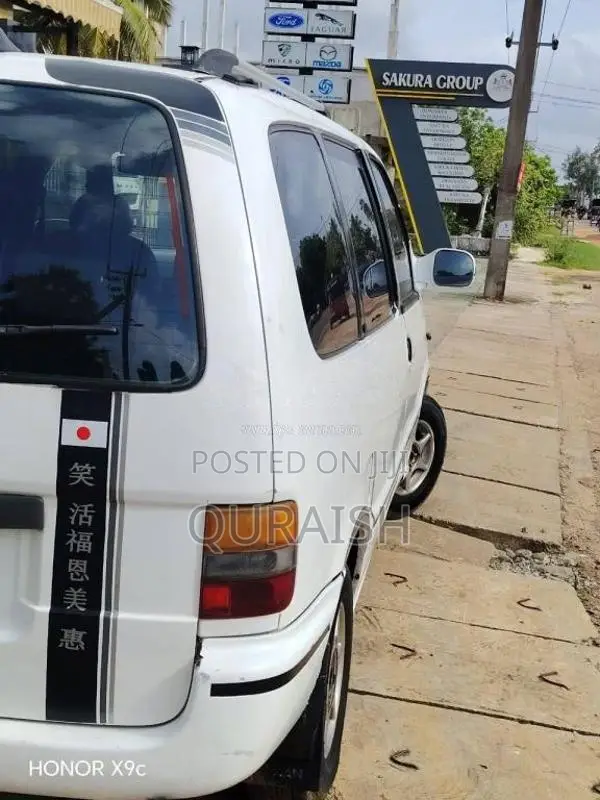 Nissan Serena 1993 Van (Used)