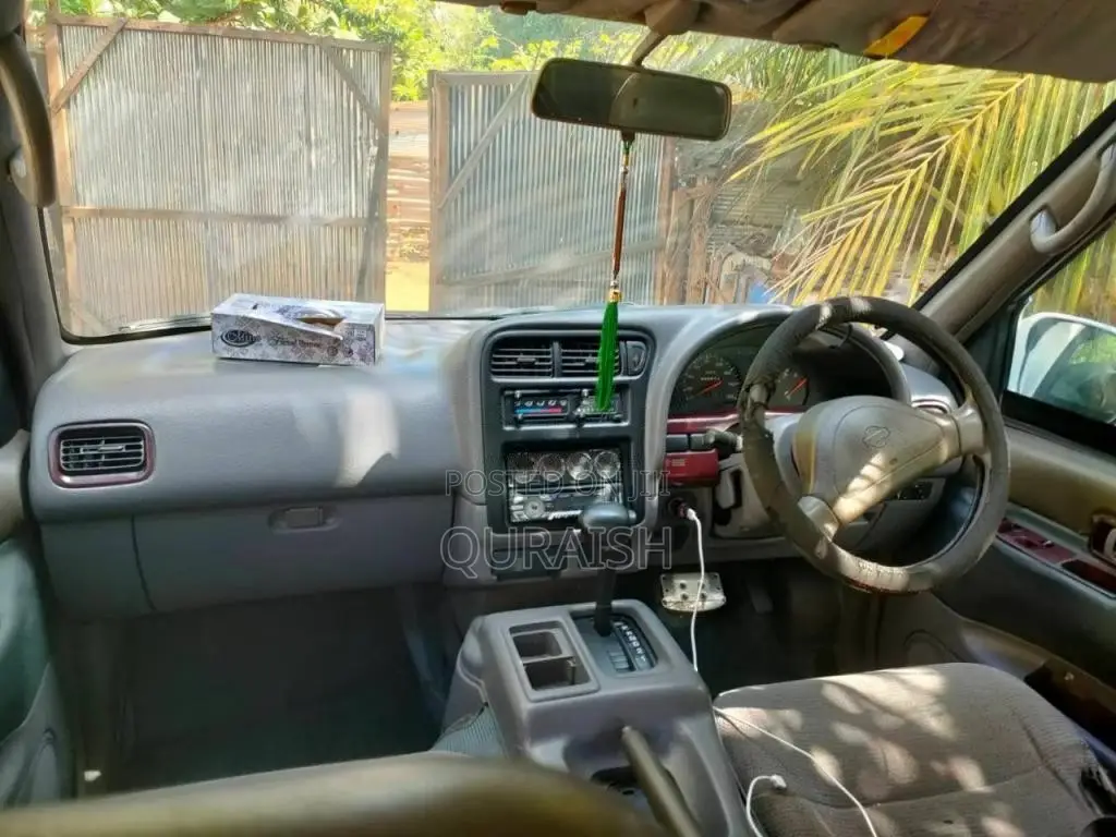 Nissan Serena 1993 Van (Used)