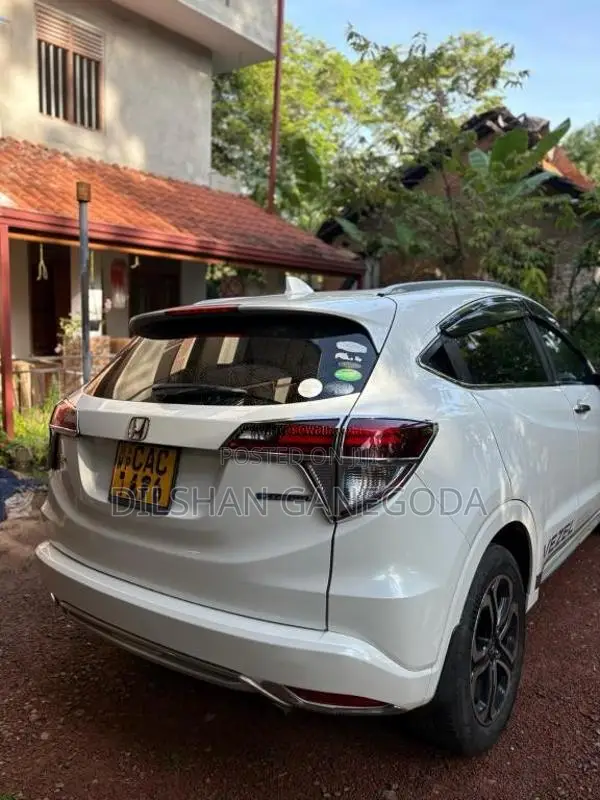 Honda Vezel 2014 SUV (Used)