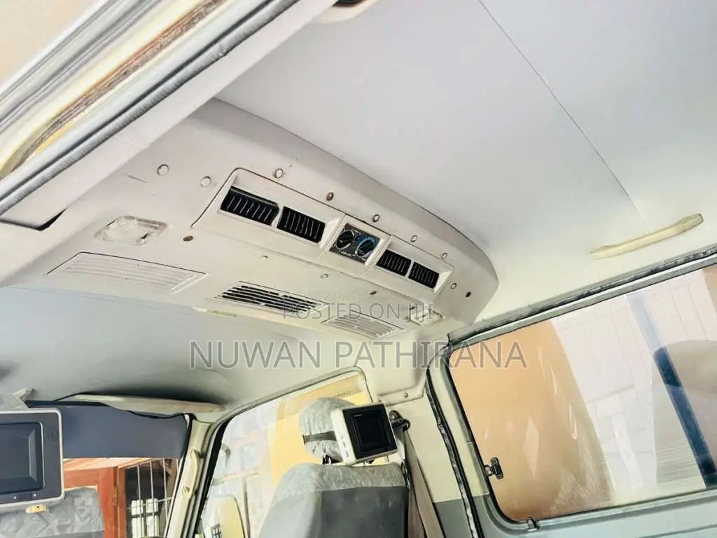 Nissan Caravan 1999 Van (Used)