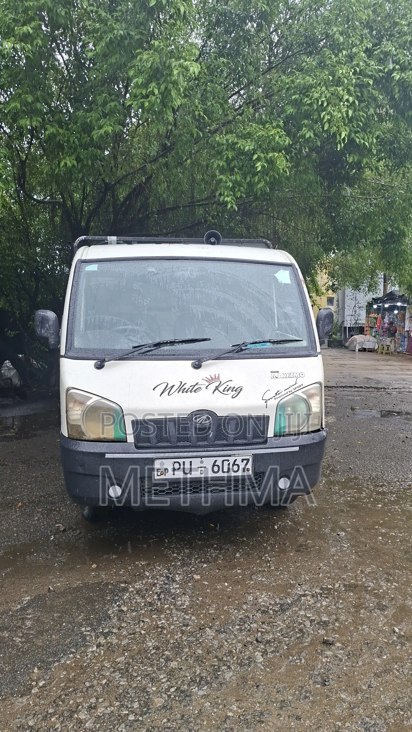 Mahindra Commander 2011 White