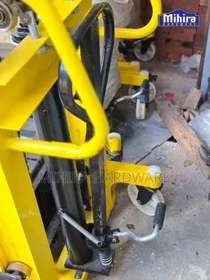 Hydraulic Pallet Stacker 2 Ton Truck Manually Operated manual operatio