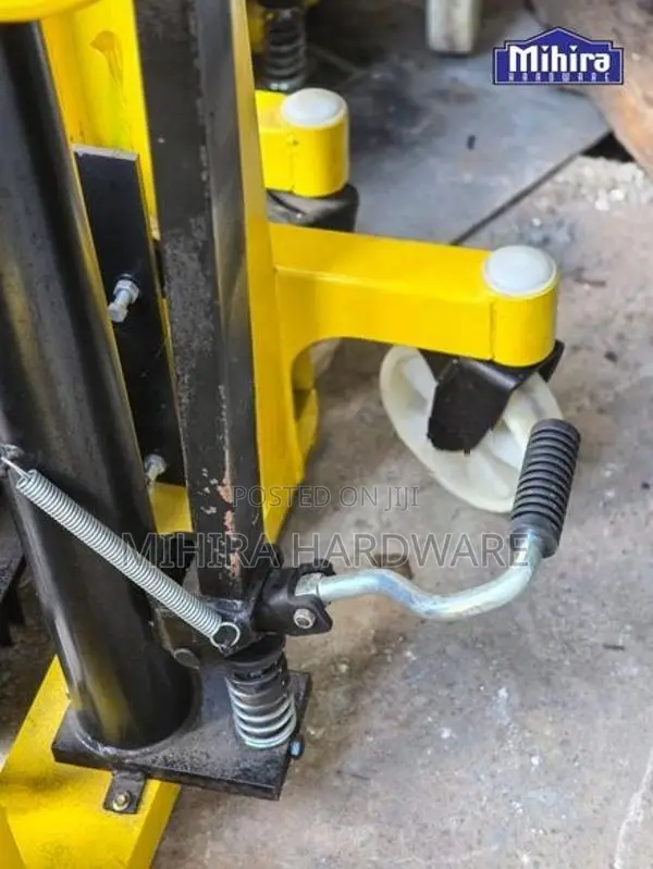 Hydraulic Pallet Stacker 2 Ton Truck Manually Operated manual operatio