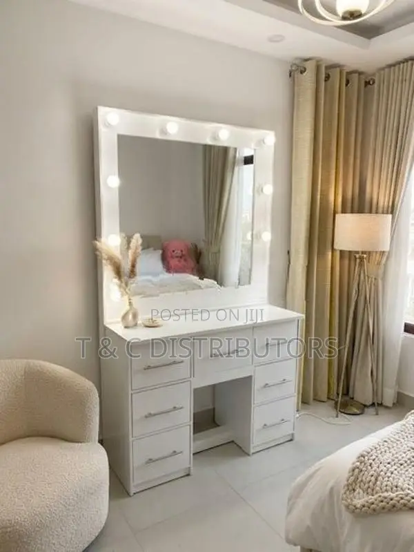 White Hollywood Dressing Table
