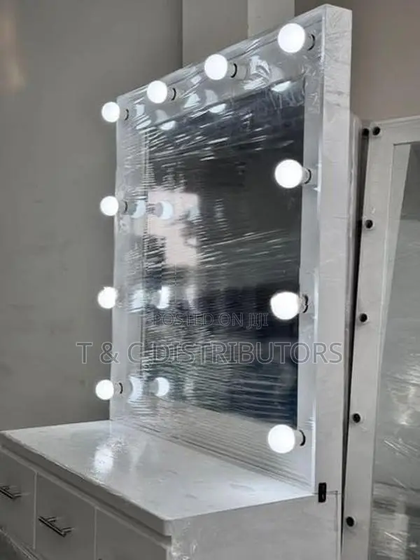 White Hollywood Dressing Table