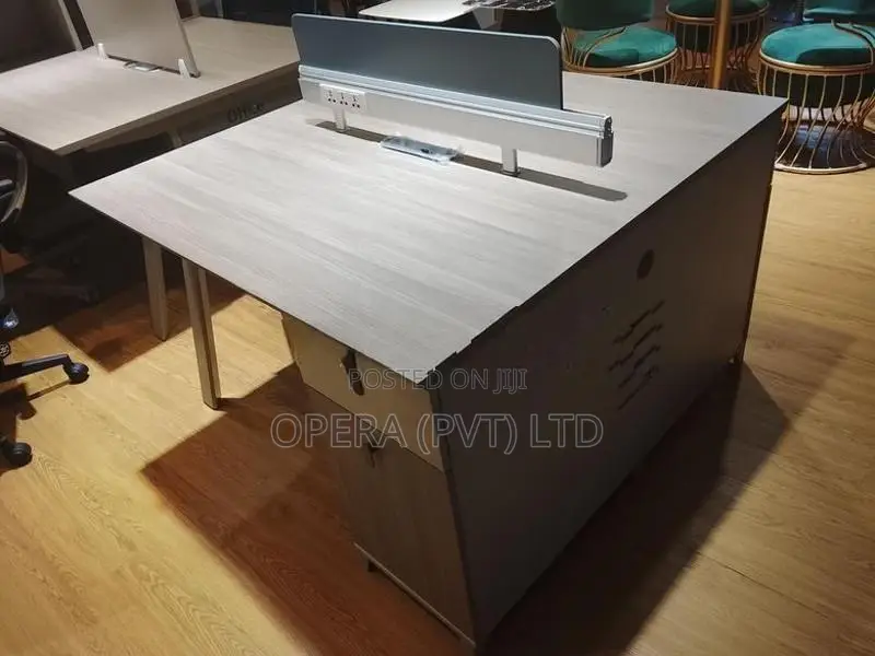 2 Workstations Table