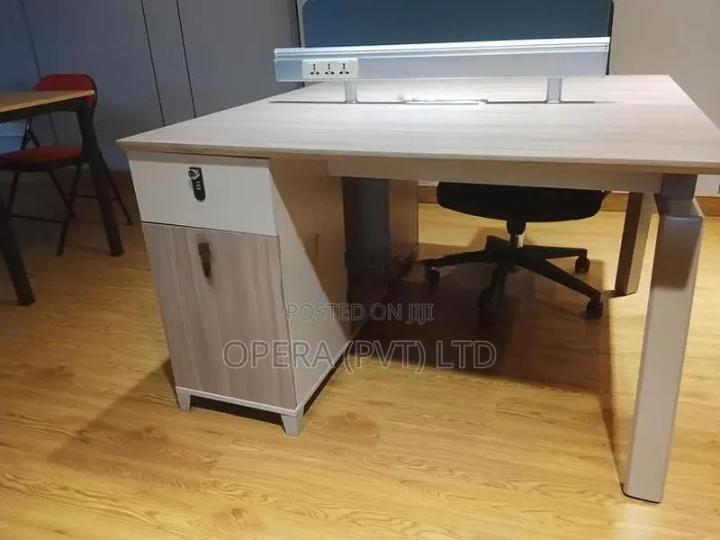 2 Workstations Table