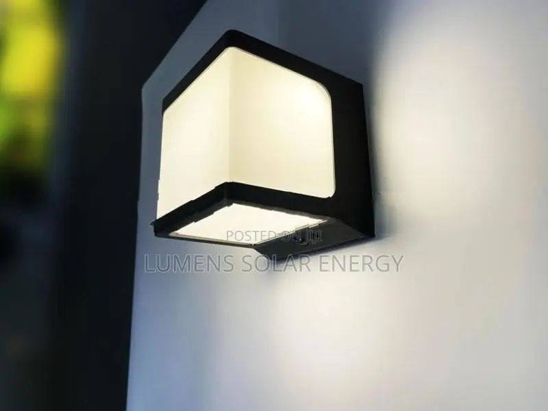 Box Solar Wall Light