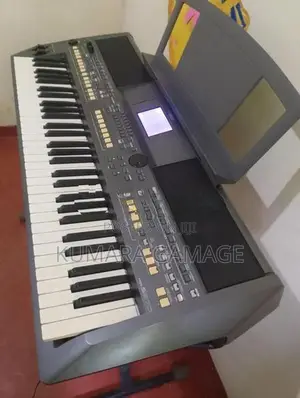 YAMAHA S670 Keyboard