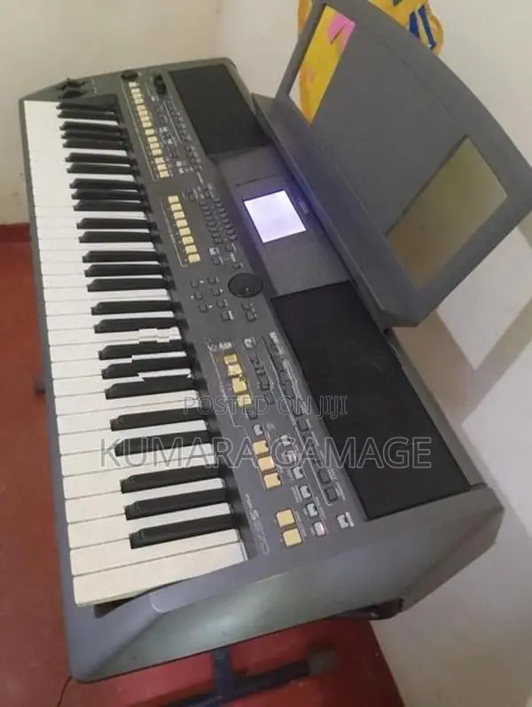 YAMAHA S670 Keyboard