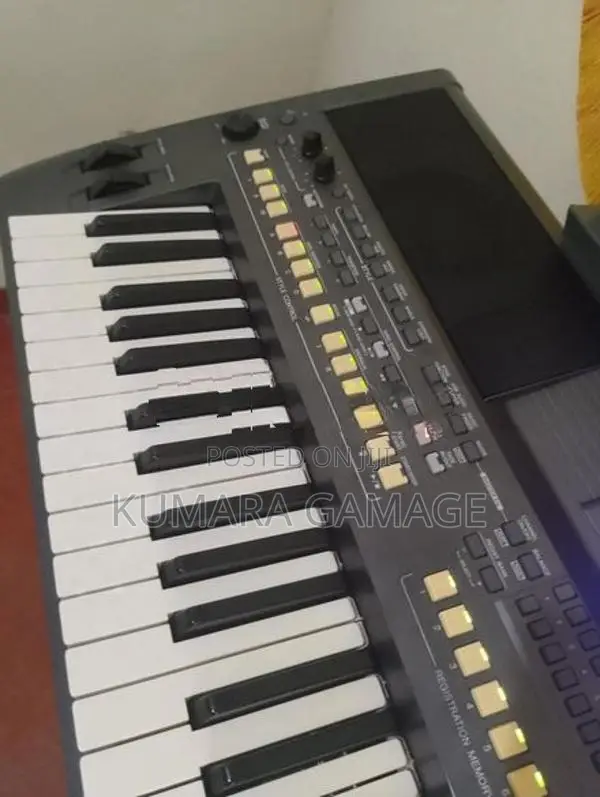 YAMAHA S670 Keyboard