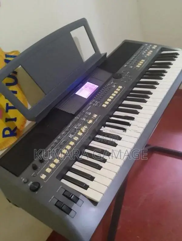 YAMAHA S670 Keyboard