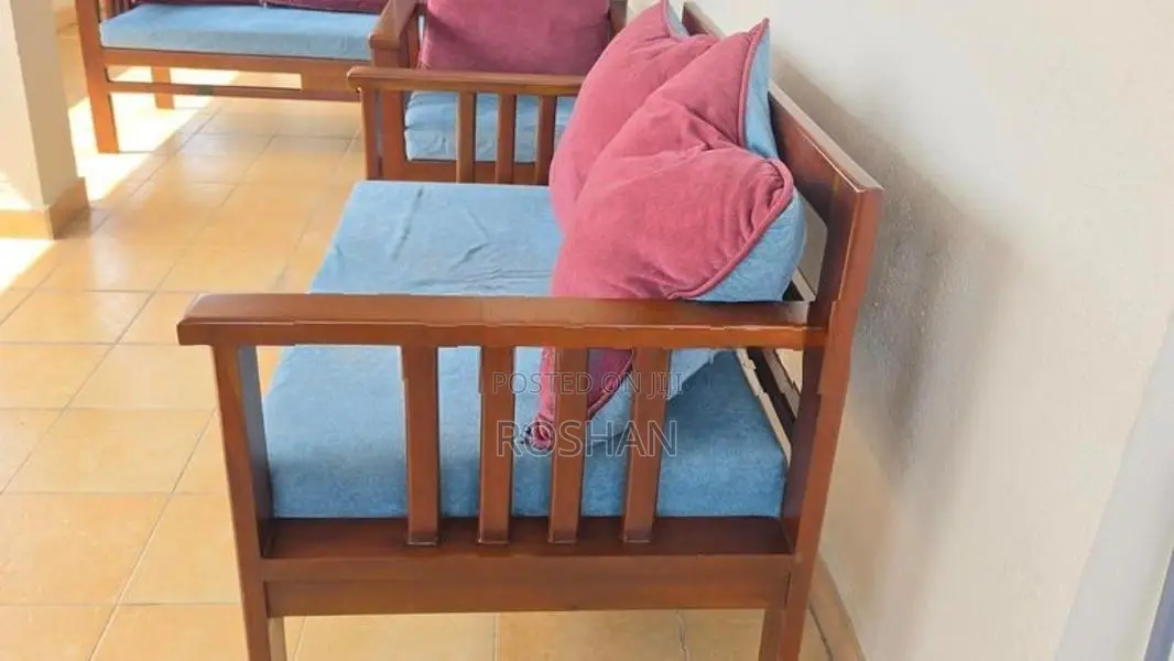 Arpico Semi Used Sofa Set