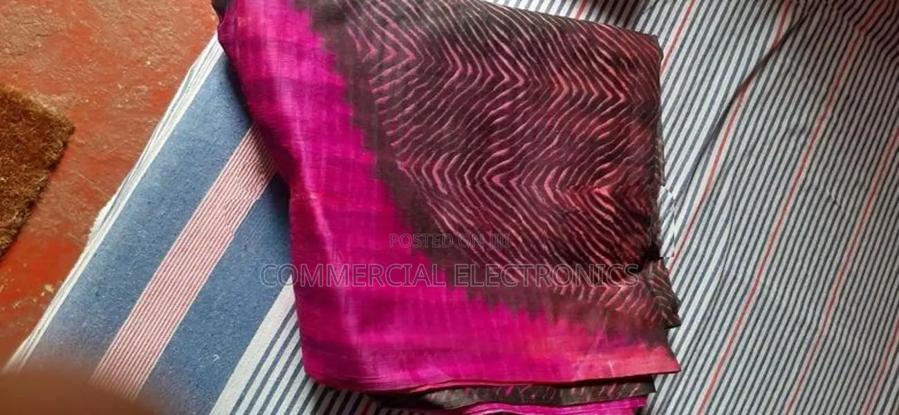 කමිස ඇතුළු විවිධ ඇදුම් අඩුමිලට