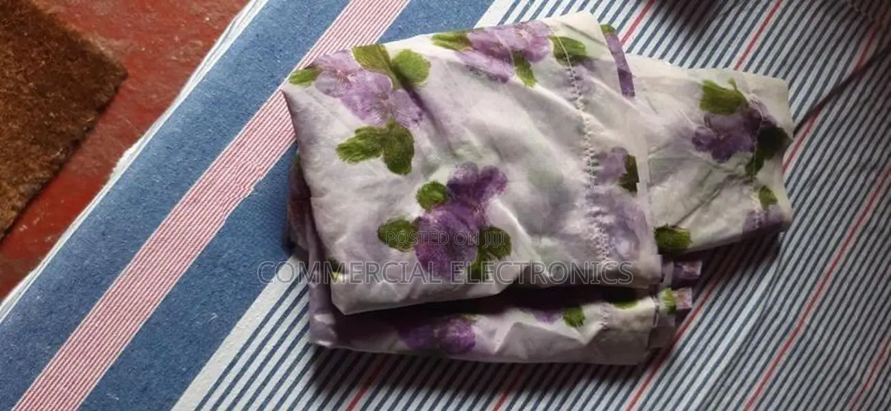 කමිස ඇතුළු විවිධ ඇදුම් අඩුමිලට