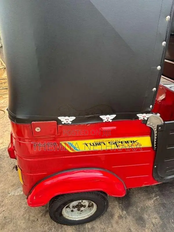 Bajaj 4 Stroke 2015 Three Wheel (Used)