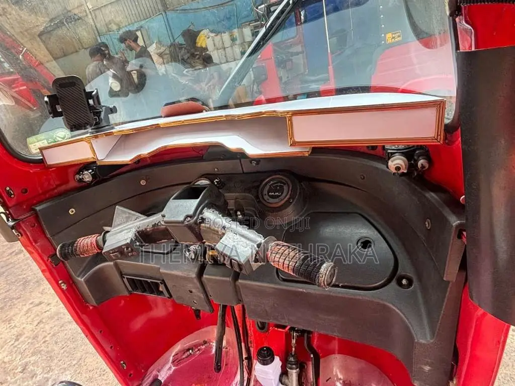 Bajaj 4 Stroke 2015 Three Wheel (Used)