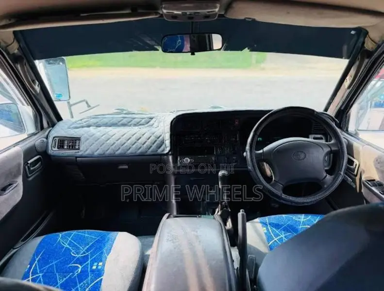Toyota Dolphin LH113 1990 Van (Used)
