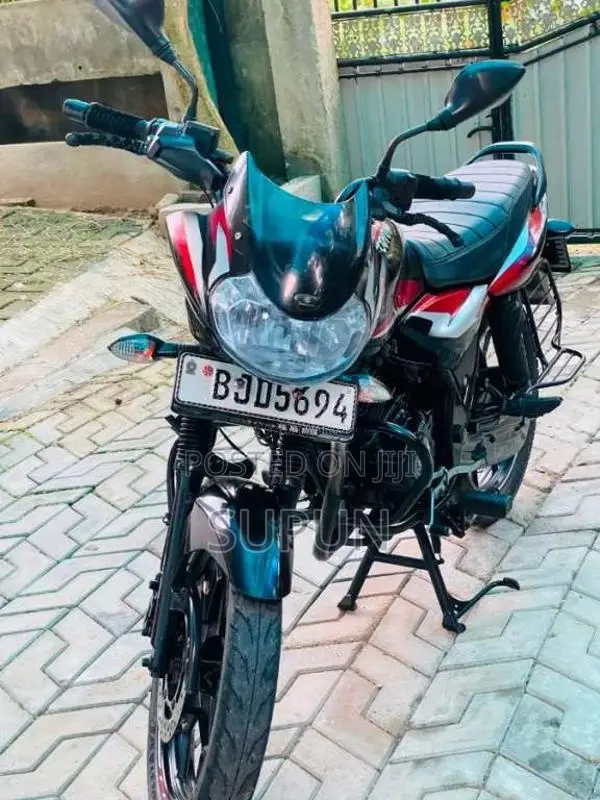 Bajaj Discover 125 2023 Motorbike (Used)