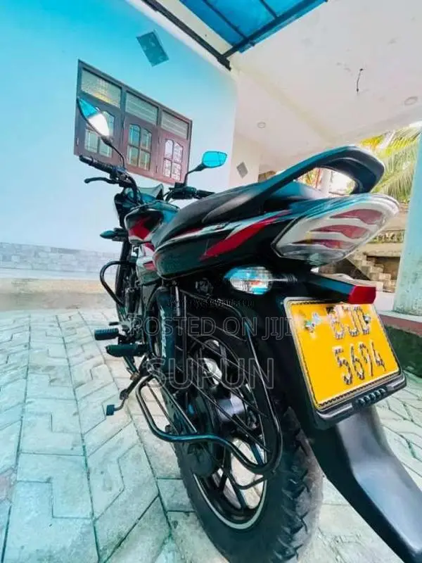 Bajaj Discover 125 2023 Motorbike (Used)