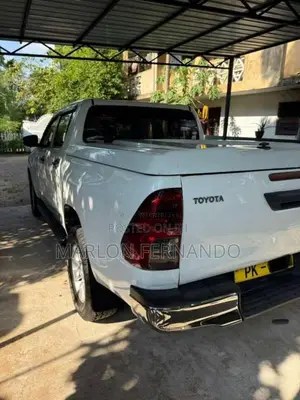 Toyota Hilux 2016 Pickup (Used)