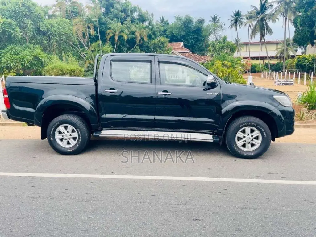 Toyota Hilux 2012 Pickup (Used)