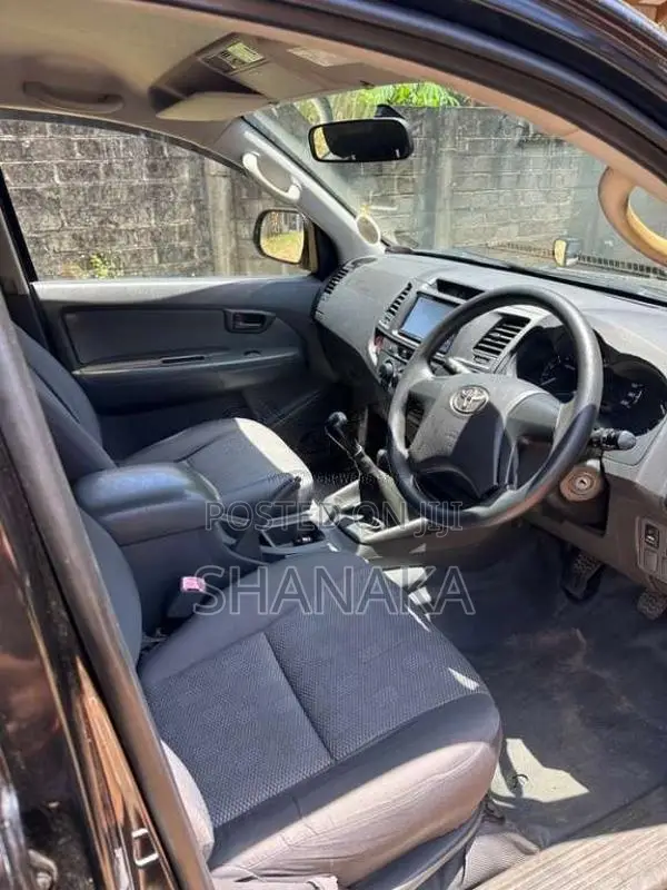 Toyota Hilux 2012 Pickup (Used)