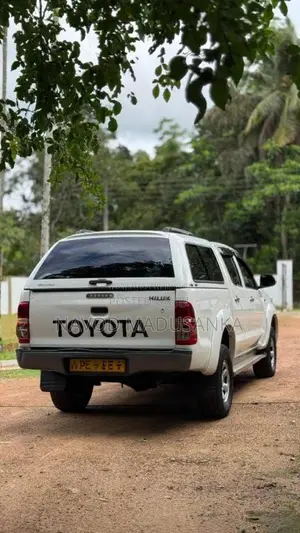 Toyota Hilux 2012 Pickup (Used)
