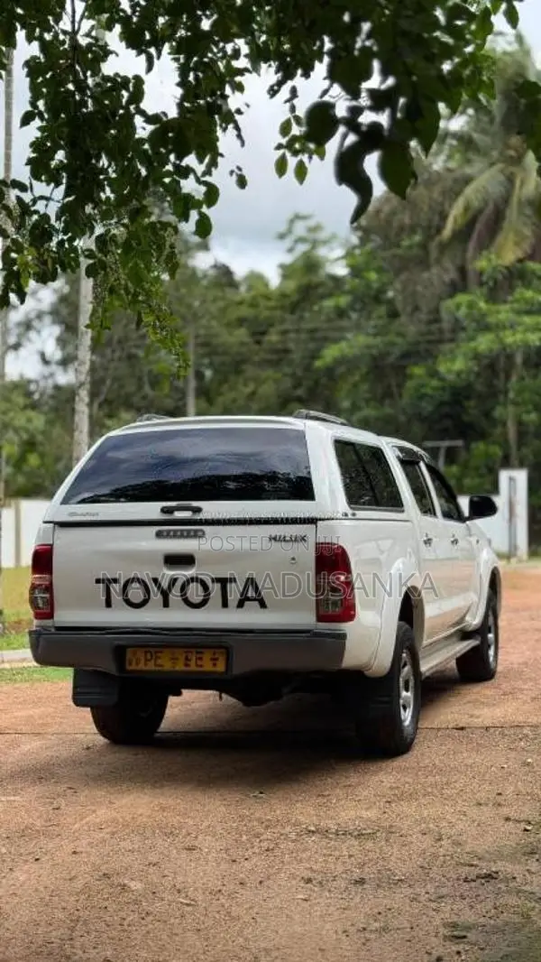 Toyota Hilux 2012 Pickup (Used)